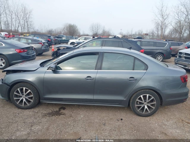 44742269 :رقم المزاد ، 3VWB67AJ7JM243582 vin ، 2018 Volkswagen Jetta 1.4t Se/1.4t Wolfsburg Edition مزاد بيع