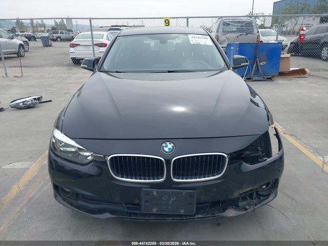 WBA8E1G32HNU17559 BMW 320i