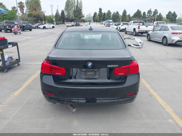 WBA8E1G32HNU17559 BMW 320i