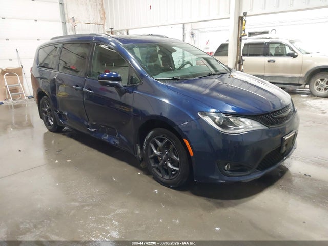 2018 Chrysler Pacifica Limited მანქანა იყიდება აუქციონზე, vin: 2C4RC1GG7JR350692, აუქციონის ნომერი: 44742298
