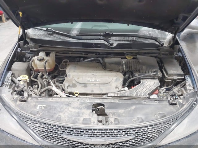 2018 Chrysler Pacifica Limited მანქანა იყიდება აუქციონზე, vin: 2C4RC1GG7JR350692, აუქციონის ნომერი: 44742298