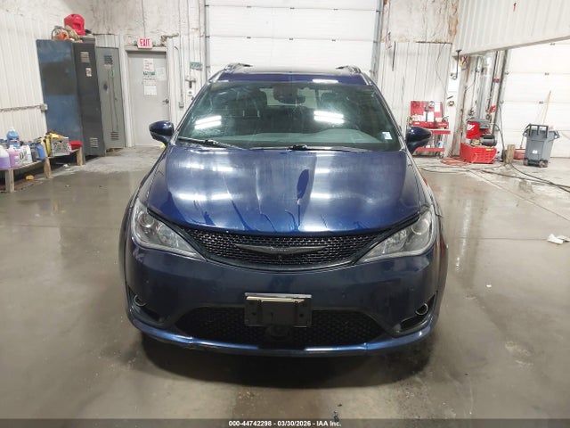 2018 Chrysler Pacifica Limited მანქანა იყიდება აუქციონზე, vin: 2C4RC1GG7JR350692, აუქციონის ნომერი: 44742298