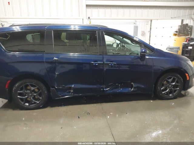 2018 Chrysler Pacifica Limited მანქანა იყიდება აუქციონზე, vin: 2C4RC1GG7JR350692, აუქციონის ნომერი: 44742298