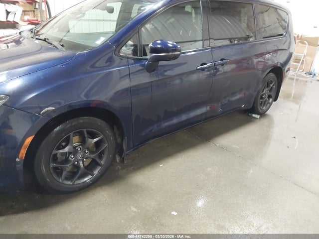 2018 Chrysler Pacifica Limited მანქანა იყიდება აუქციონზე, vin: 2C4RC1GG7JR350692, აუქციონის ნომერი: 44742298