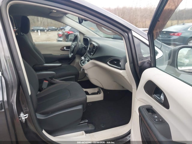44742382 :رقم المزاد ، 2C4RC1DG9HR778889 vin ، 2017 Chrysler Pacifica Touring مزاد بيع