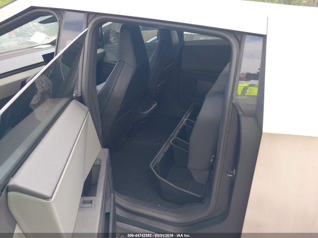 2026 Tesla Cybertruck Premium All-wheel Drive მანქანა იყიდება აუქციონზე, vin: 7G2CEHED0TA087827, აუქციონის ნომერი: 44742392