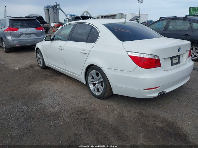 2010 BMW 528I WBANU5C50AC365984 Photo 2