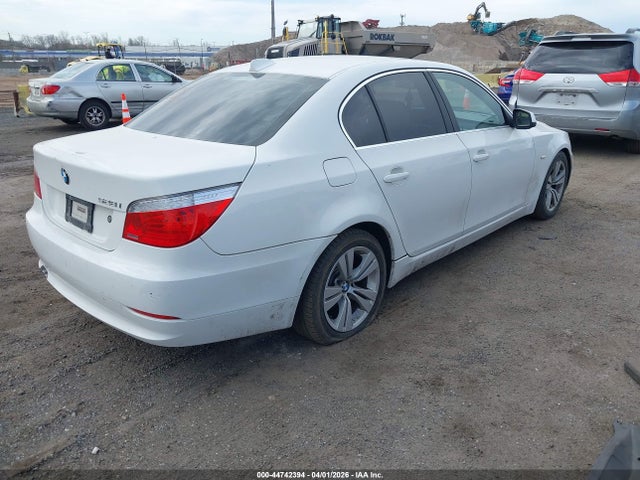 2010 BMW 528I WBANU5C50AC365984 Photo 3