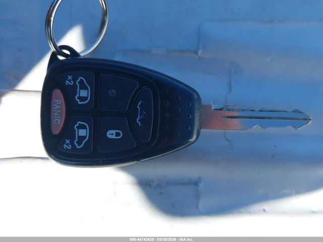 Продажа на аукционе авто 2005 Chrysler Town & Country Limited, vin: 2C8GP64L25R543251, номер лота: 44742425