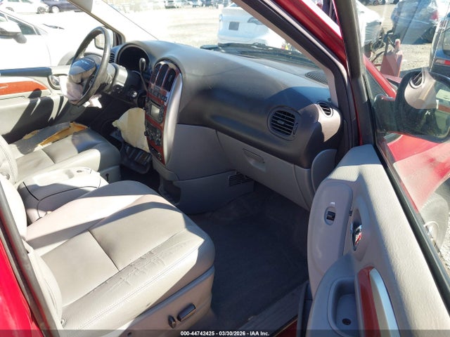 Продажа на аукционе авто 2005 Chrysler Town & Country Limited, vin: 2C8GP64L25R543251, номер лота: 44742425