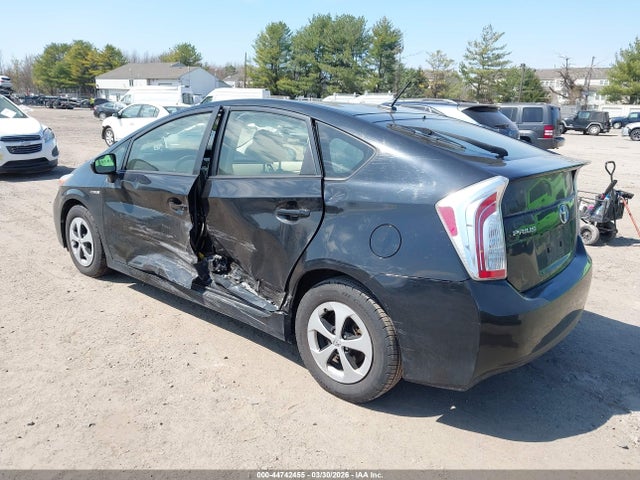 2015 TOYOTA PRIUS JTDKN3DU0F0415241 Photo 2