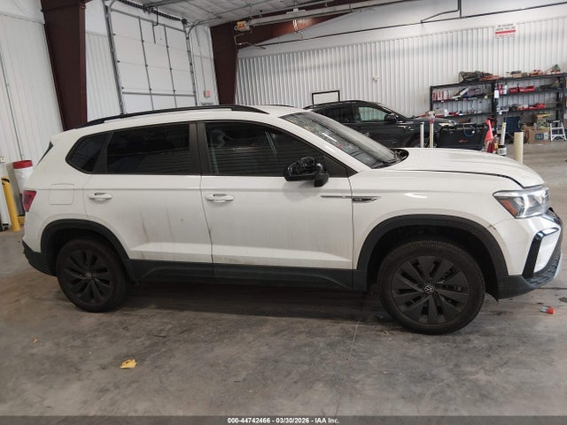 Продаж на аукціоні авто 2022 Volkswagen Taos 1.5t S, vin: 3VVCX7B21NM055918, номер лоту: 44742466