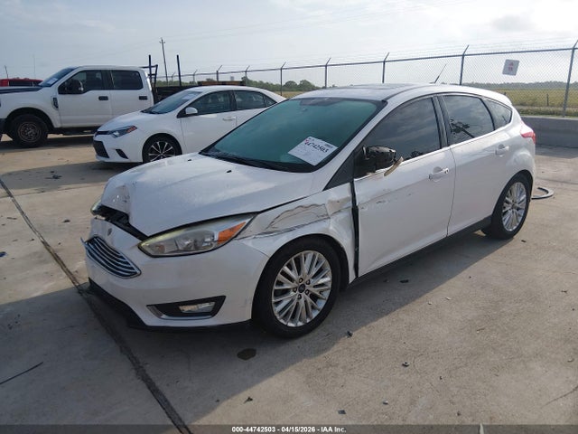 Ford Focus Titanium 2016 1FADP3N24GL355356 Image 2