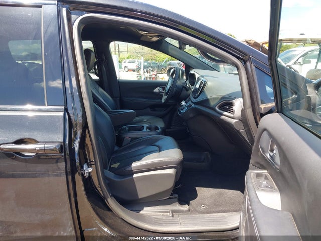 2C4RC1L7XNR214231 Chrysler Pacifica Hybrid Touring L