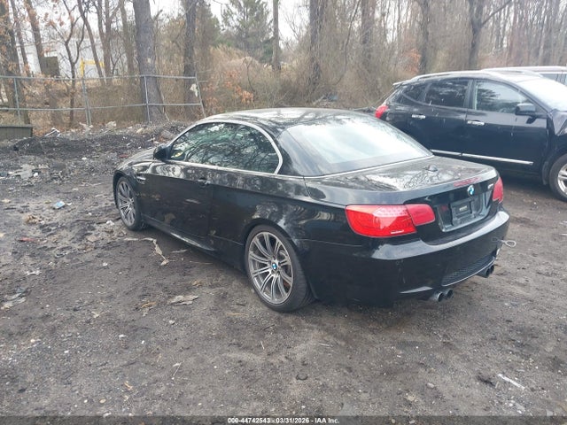 2011 BMW M3 WBSDX9C50BE584603 Photo 2