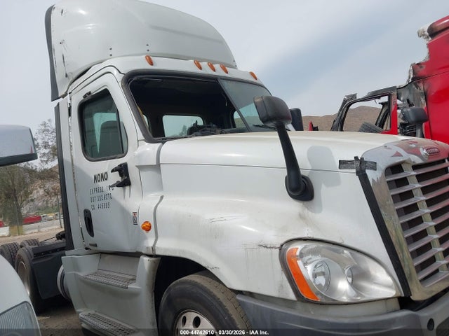 Freightliner Cascadia 125 2017 3AKJGEDR5HSHE1305 Image 16