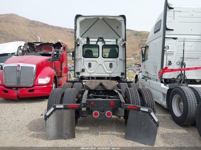 Freightliner Cascadia 125 2017 3AKJGEDR5HSHE1305 Image 18
