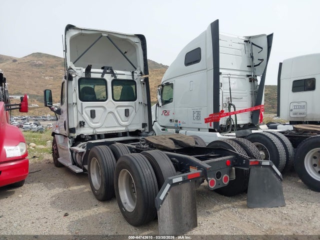 Freightliner Cascadia 125 2017 3AKJGEDR5HSHE1305 Image 3