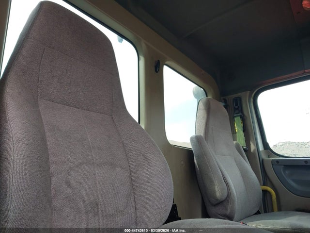 Freightliner Cascadia 125 2017 3AKJGEDR5HSHE1305 Image 6