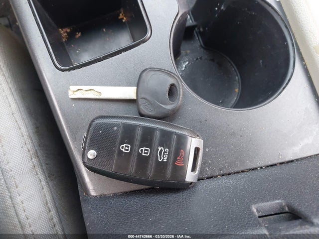 44742666 :رقم المزاد ، 5XXGT4L37HG150216 vin ، 2017 Kia Optima Lx مزاد بيع