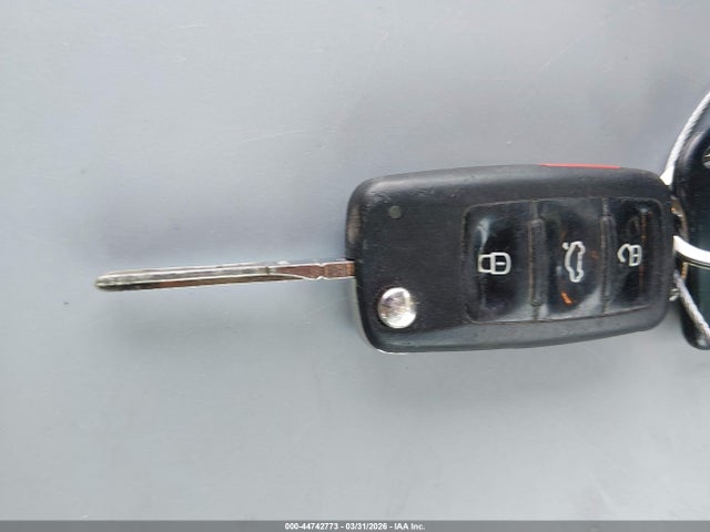 2018 Volkswagen Beetle 2.0t Coast/2.0t S მანქანა იყიდება აუქციონზე, vin: 3VWFD7AT3JM704785, აუქციონის ნომერი: 44742773