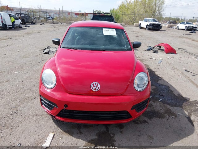 2018 Volkswagen Beetle 2.0t Coast/2.0t S მანქანა იყიდება აუქციონზე, vin: 3VWFD7AT3JM704785, აუქციონის ნომერი: 44742773