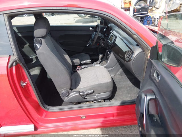 2018 Volkswagen Beetle 2.0t Coast/2.0t S მანქანა იყიდება აუქციონზე, vin: 3VWFD7AT3JM704785, აუქციონის ნომერი: 44742773