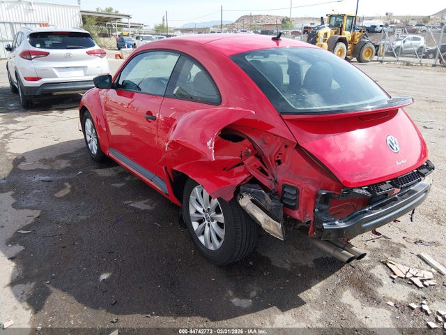 2018 Volkswagen Beetle 2.0t Coast/2.0t S მანქანა იყიდება აუქციონზე, vin: 3VWFD7AT3JM704785, აუქციონის ნომერი: 44742773