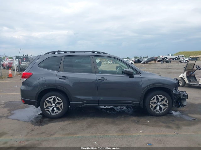 JF2SKAEC8PH495556 Subaru Forester Premium