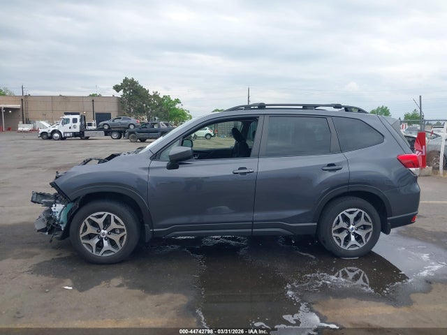 JF2SKAEC8PH495556 Subaru Forester Premium