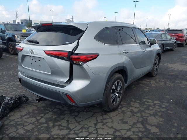2022 TOYOTA HIGHLANDER 5TDHZRAH8NS102653 Photo 3