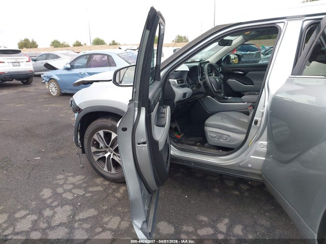 2022 TOYOTA HIGHLANDER 5TDHZRAH8NS102653 Photo 4
