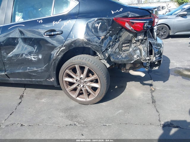 3MZBN1V38JM270222 Mazda Mazda3 Touring