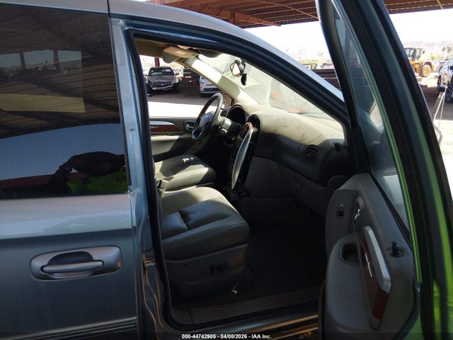 2006 Chrysler Town & Country Limited მანქანა იყიდება აუქციონზე, vin: 2A8GP64L06R821849, აუქციონის ნომერი: 44742905
