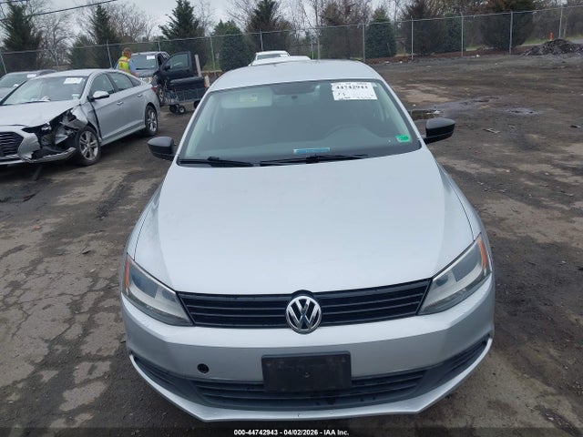 44742943 :رقم المزاد ، 3VW2K7AJ8EM215078 vin ، 2014 Volkswagen Jetta 2.0l S مزاد بيع