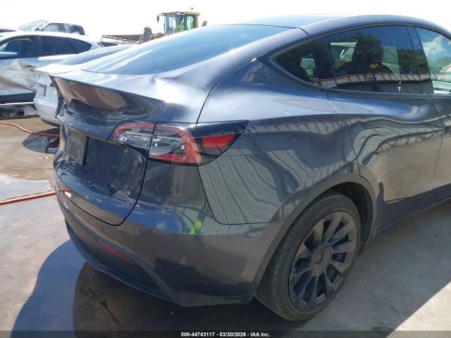 Продаж на аукціоні авто 2021 Tesla Model Y Standard Range Rear-wheel Drive, vin: 5YJYGDED7MF114120, номер лоту: 44743117