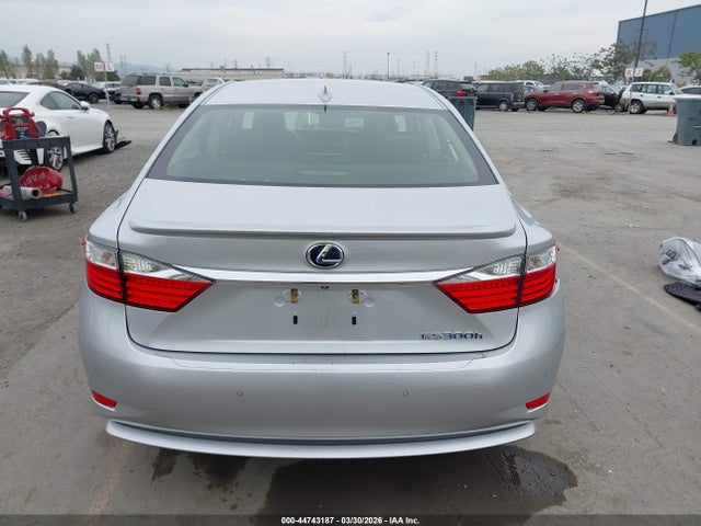 JTHBW1GGXF2077616 Lexus ES 300H