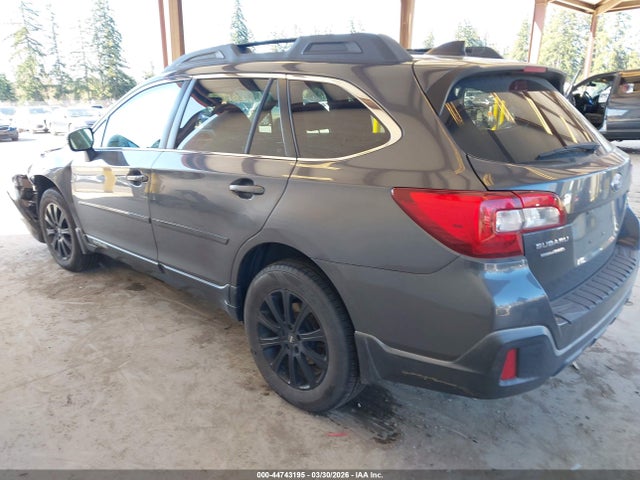 2018 SUBARU OUTBACK 4S4BSAFC6J3320218 Photo 2