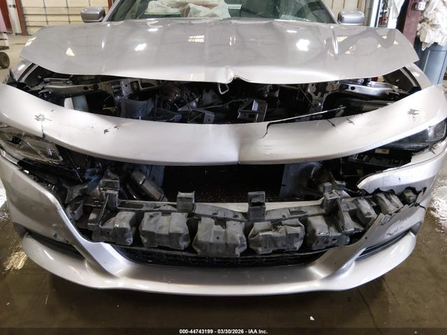 2C3CDXHG6JH152099 Dodge Charger Sxt Plus Rwd