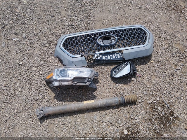 44743258 :رقم المزاد ، 5TFCZ5AN1KX200681 vin ، 2019 Toyota Tacoma Trd Off Road مزاد بيع