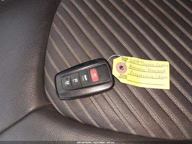 44743264 :رقم المزاد ، 4T1B11HK3KU794551 vin ، 2019 Toyota Camry Se مزاد بيع