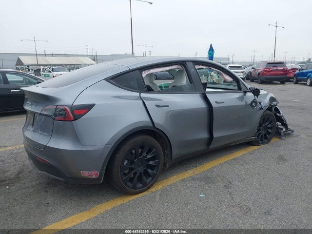 7SAYGAEE6SF219870 Tesla Model Y Long Range Dual Motor All-wheel Drive