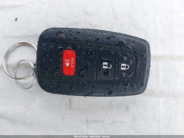 JTDL9MFU4N3039412 Toyota Prius Le Awd-e