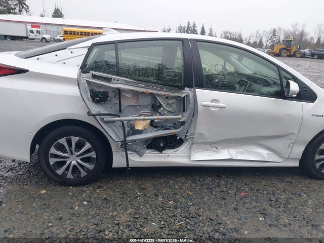 JTDL9MFU4N3039412 Toyota Prius Le Awd-e