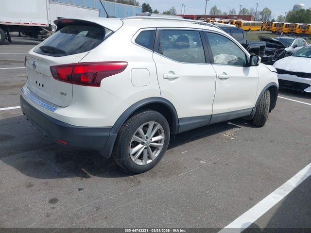 2017 Nissan Rogue Sport Sv მანქანა იყიდება აუქციონზე, vin: JN1BJ1CP1HW021570, აუქციონის ნომერი: 44743331