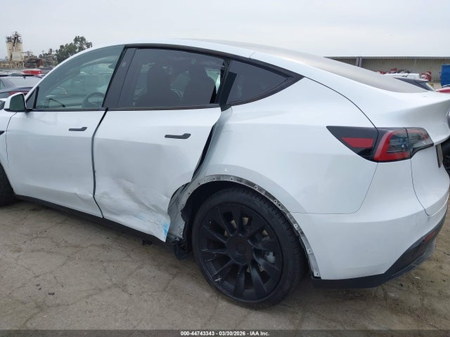 Продажа на аукционе авто 2024 Tesla Model Y Long Range Dual Motor All-wheel Drive, vin: 7SAYGDEE1RA219509, номер лота: 44743343