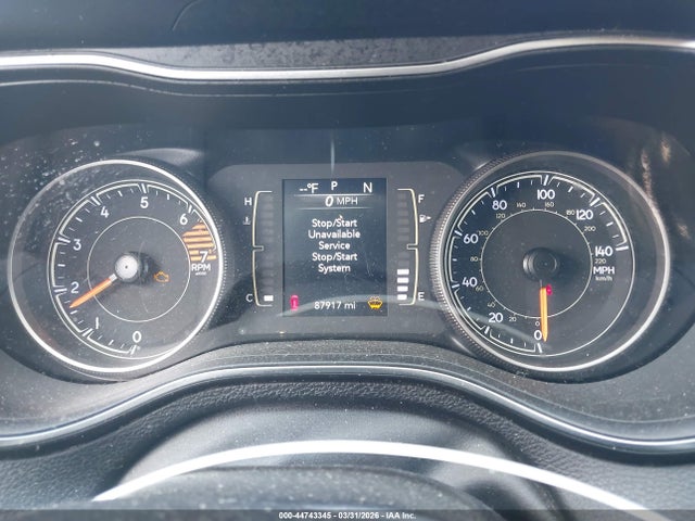 44743345 :رقم المزاد ، 1C4PJLCB1KD373490 vin ، 2019 Jeep Cherokee Latitude Fwd مزاد بيع