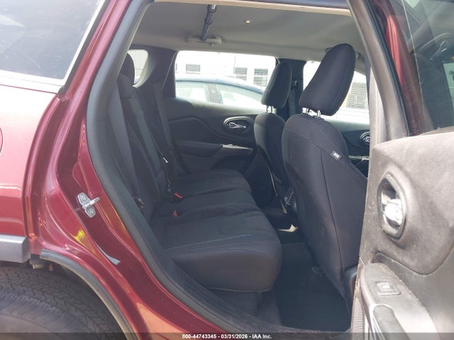 44743345 :رقم المزاد ، 1C4PJLCB1KD373490 vin ، 2019 Jeep Cherokee Latitude Fwd مزاد بيع