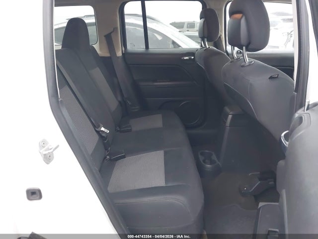 1C4NJPFA2ED576233 Jeep Patriot Latitude
