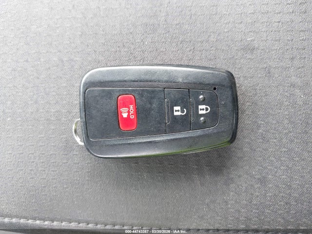 JTDKARFUXK3086195 Toyota Prius Le